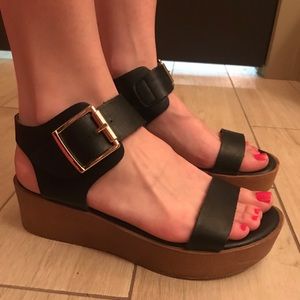 Mossimo Supply Co. Black & Gold Platform Sandals